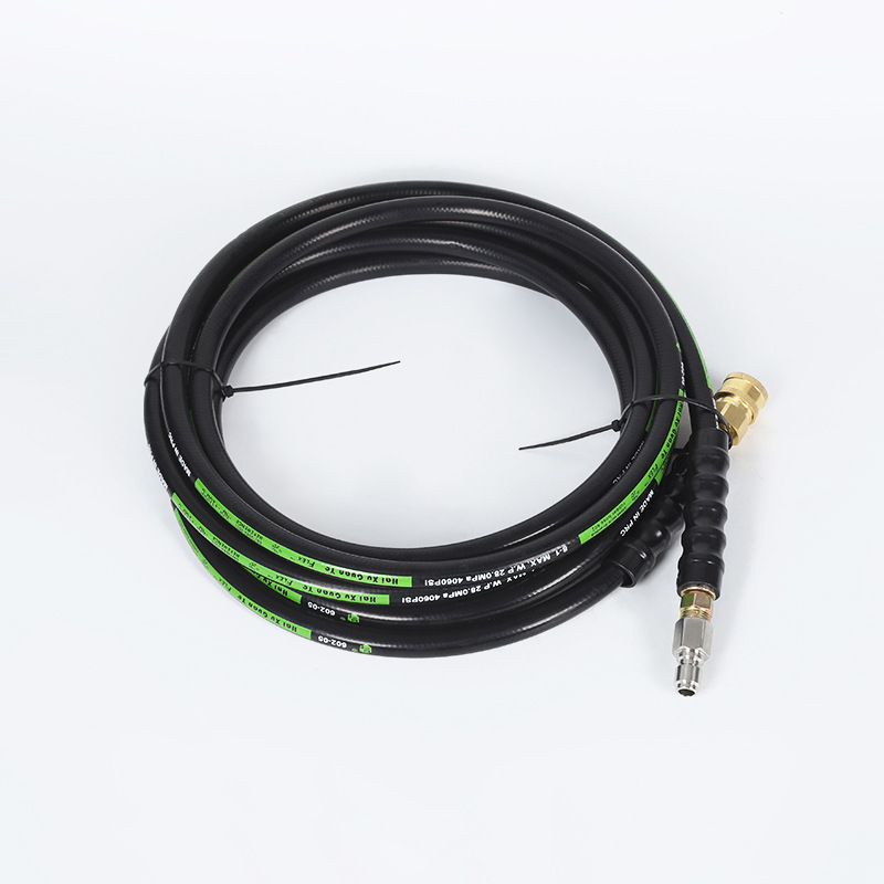 গৃহস্থালি নর্দমার মধ্যে উচ্চ চাপের জল পাইপগুলি আনলগিং করা