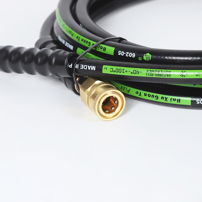 গৃহস্থালি নর্দমার মধ্যে উচ্চ চাপের জল পাইপগুলি আনলগিং করা